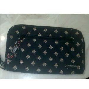 Vera Bradley wristlet clutch travel wallet zip around black great organization